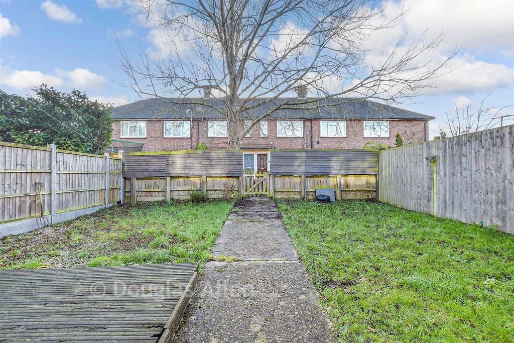 Property photo 1 of 8 Communal Gardens