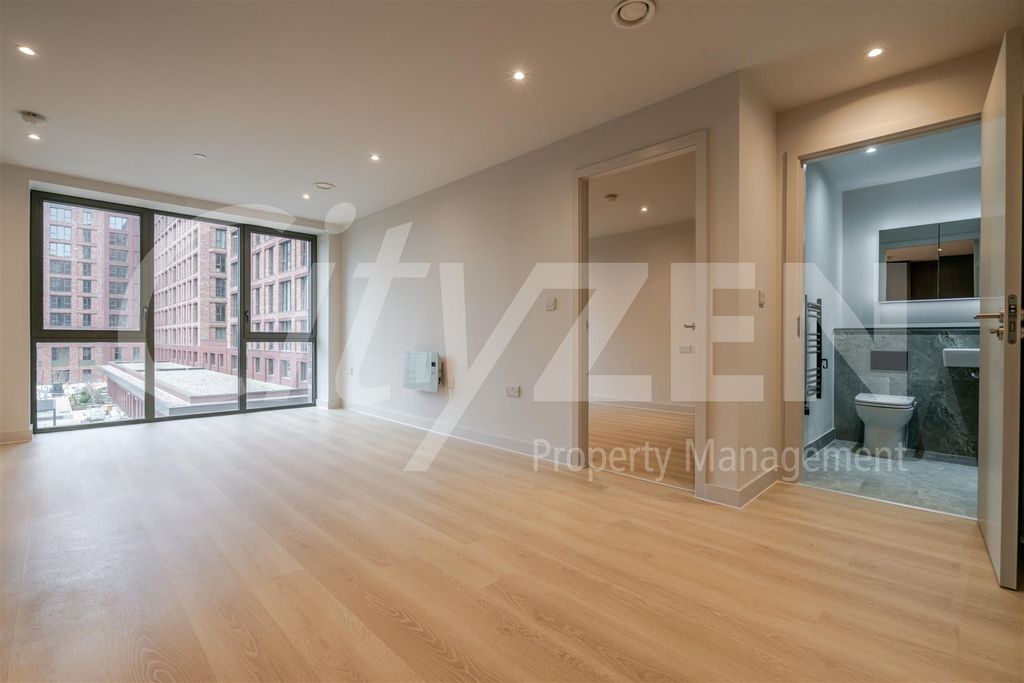 Property photo 1 of 20 Reception