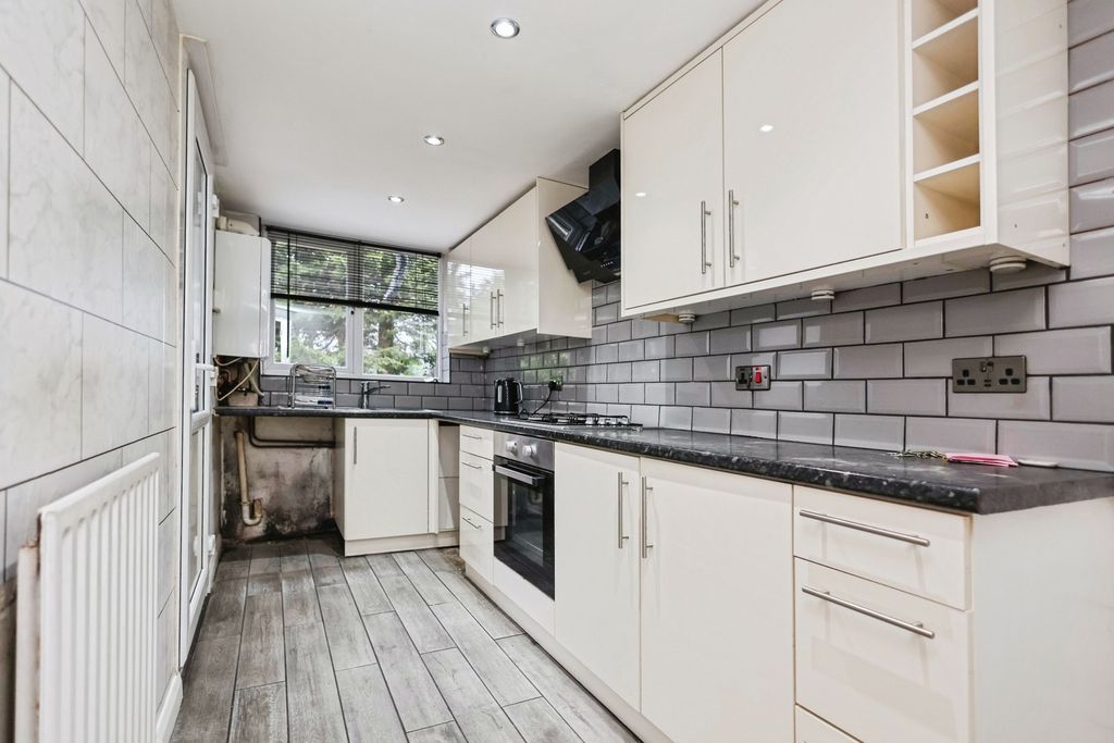Property photo 2 of 17 Kitchen