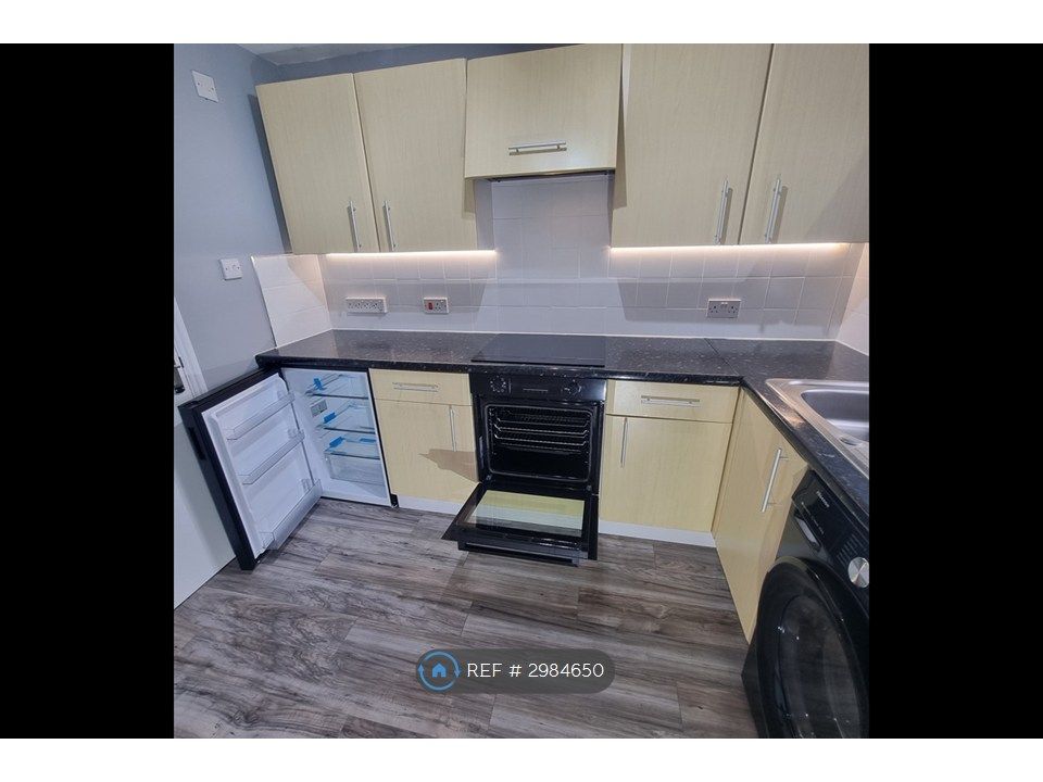 Property photo 2 of 33