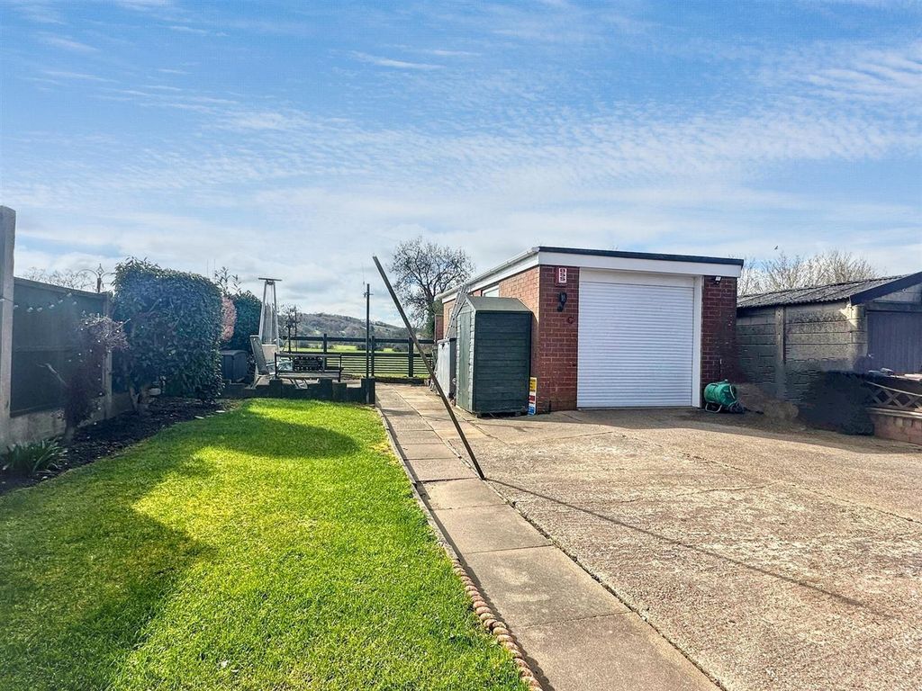 Property photo 3 of 21 Outside