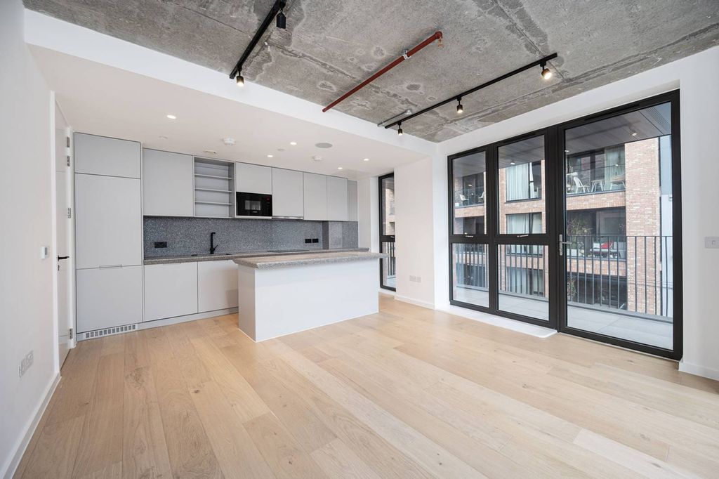 Property photo 1 of 9