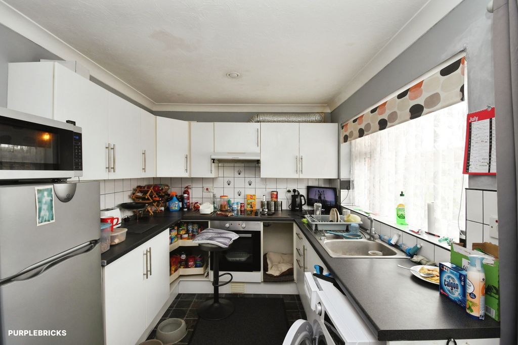 Property photo 2 of 24
