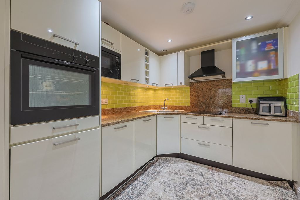 Property photo 3 of 23