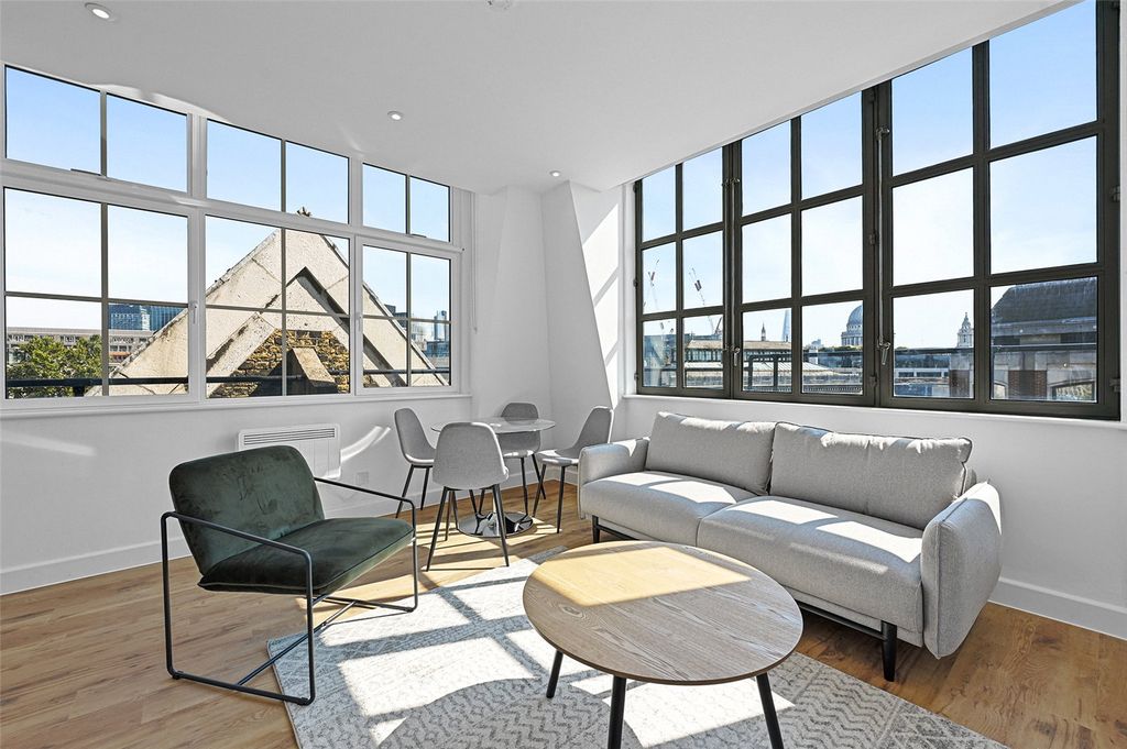 Property photo 1 of 11 Reception/ Kitchen