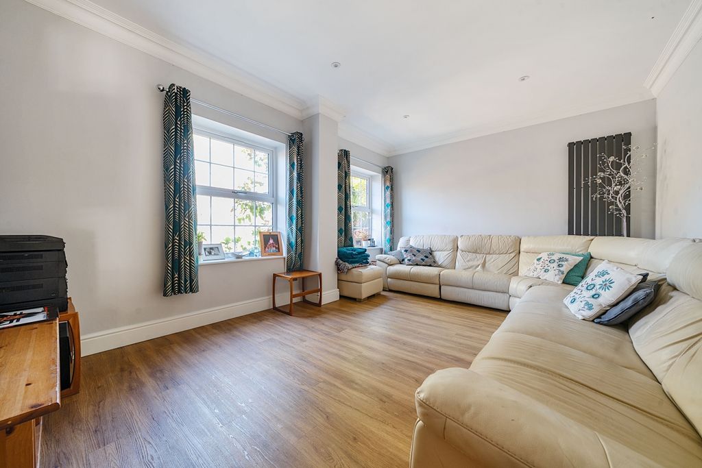 Property photo 3 of 24 1275873 (2)