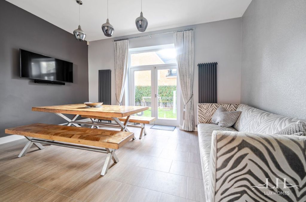 Property photo 2 of 21