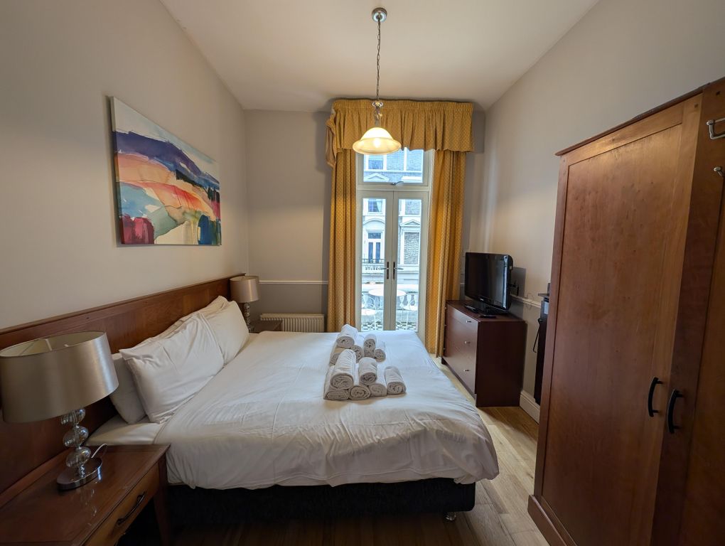 Property photo 1 of 9 Cover