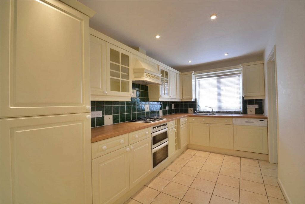 Property photo 3 of 16 Kitchen