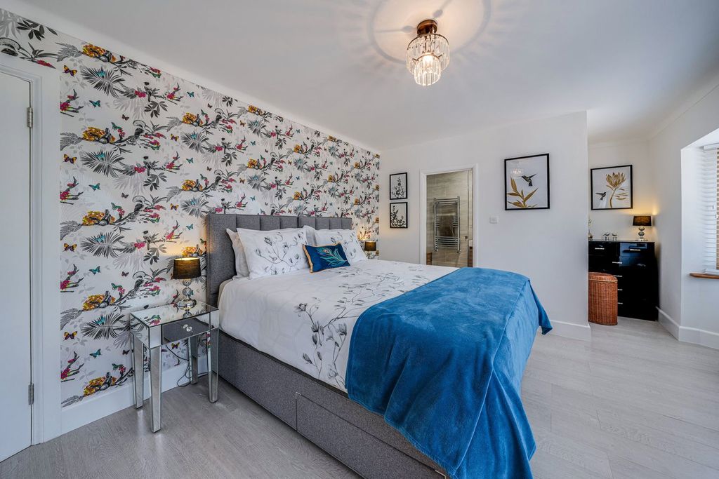 Additional image 38 of 6 bed detached house for saleSaint Hill Road, East Grinstead RH19