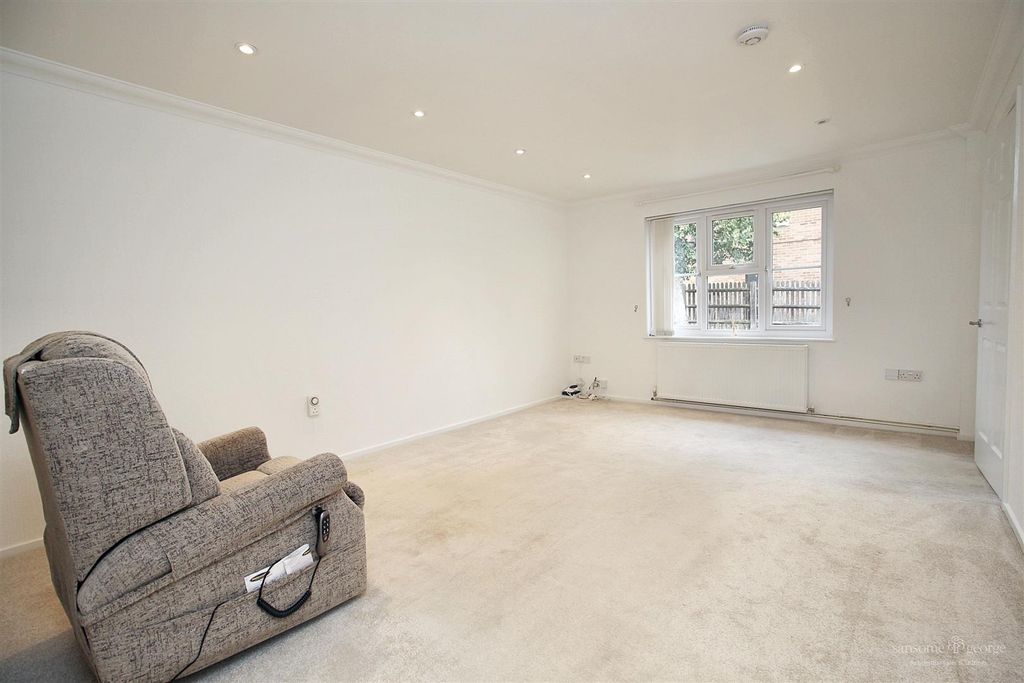 Property photo 3 of 15 Living Room