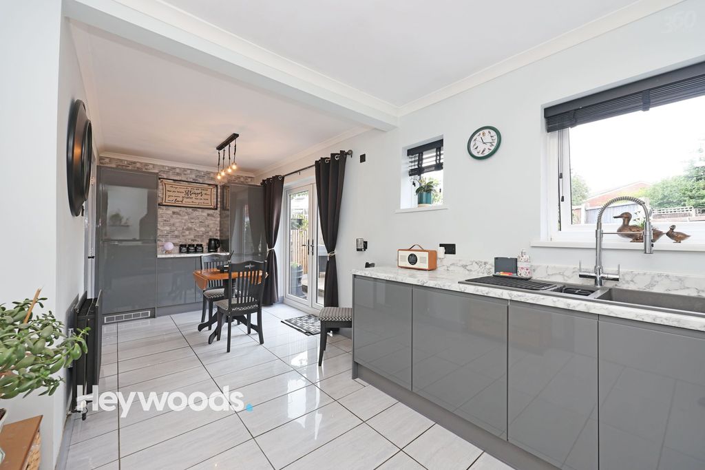 Property photo 2 of 42