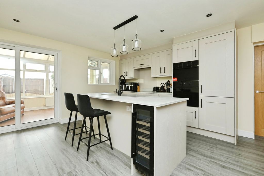 Property photo 3 of 20 Pbox-Img.Jpg