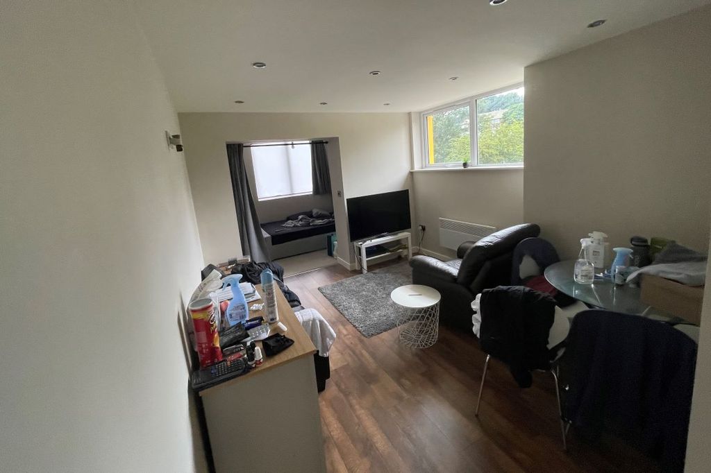 Property photo 2 of 6