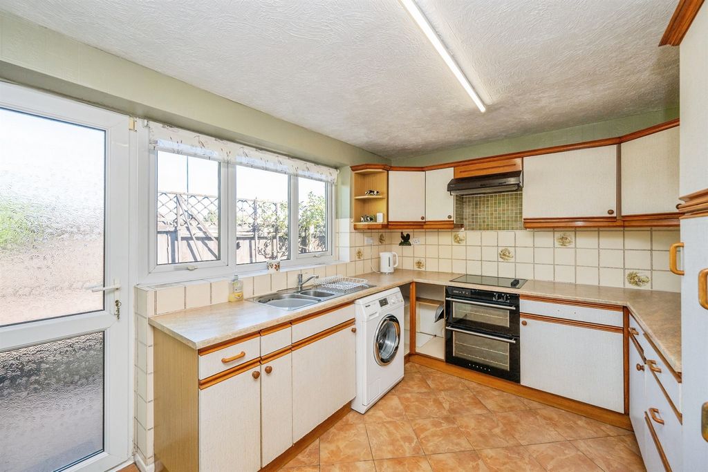 Property photo 2 of 20