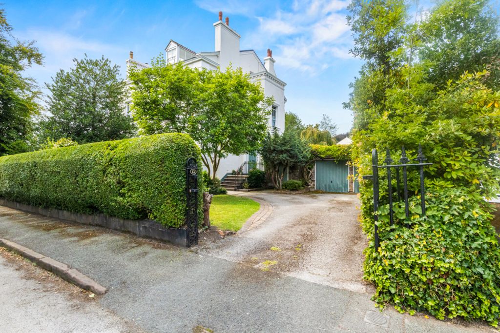 Property photo 2 of 47