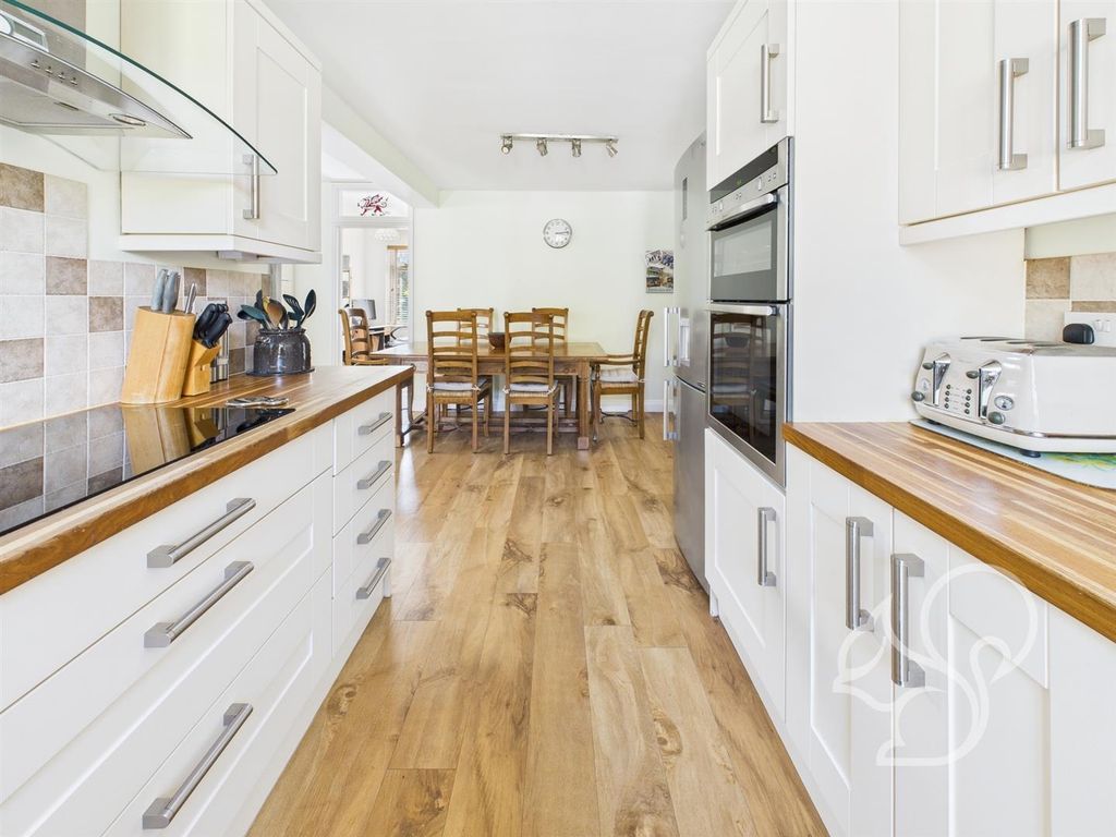Property photo 2 of 25 Kitchen