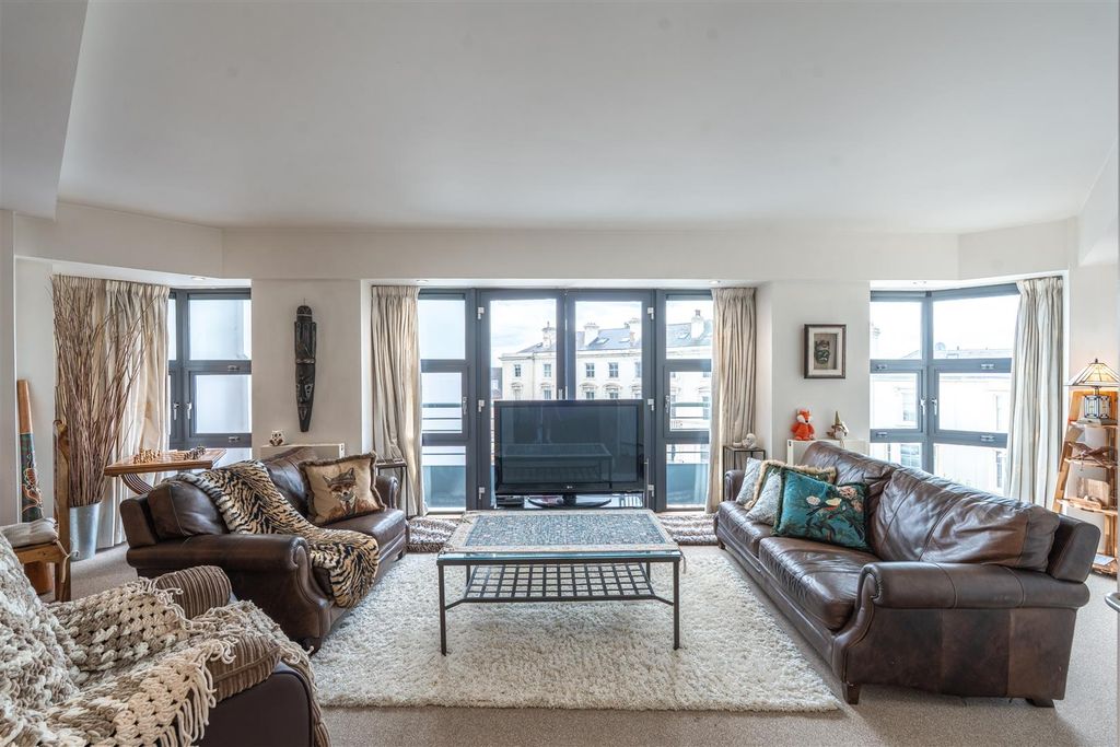 Property photo 2 of 32 A7403305-Hdr.Jpg