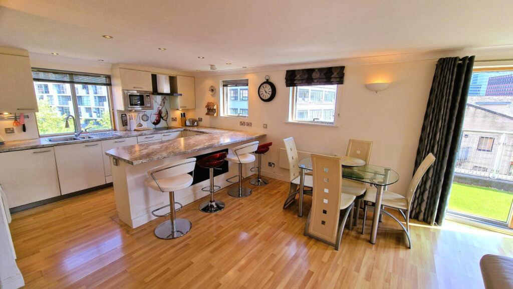 Property photo 2 of 32