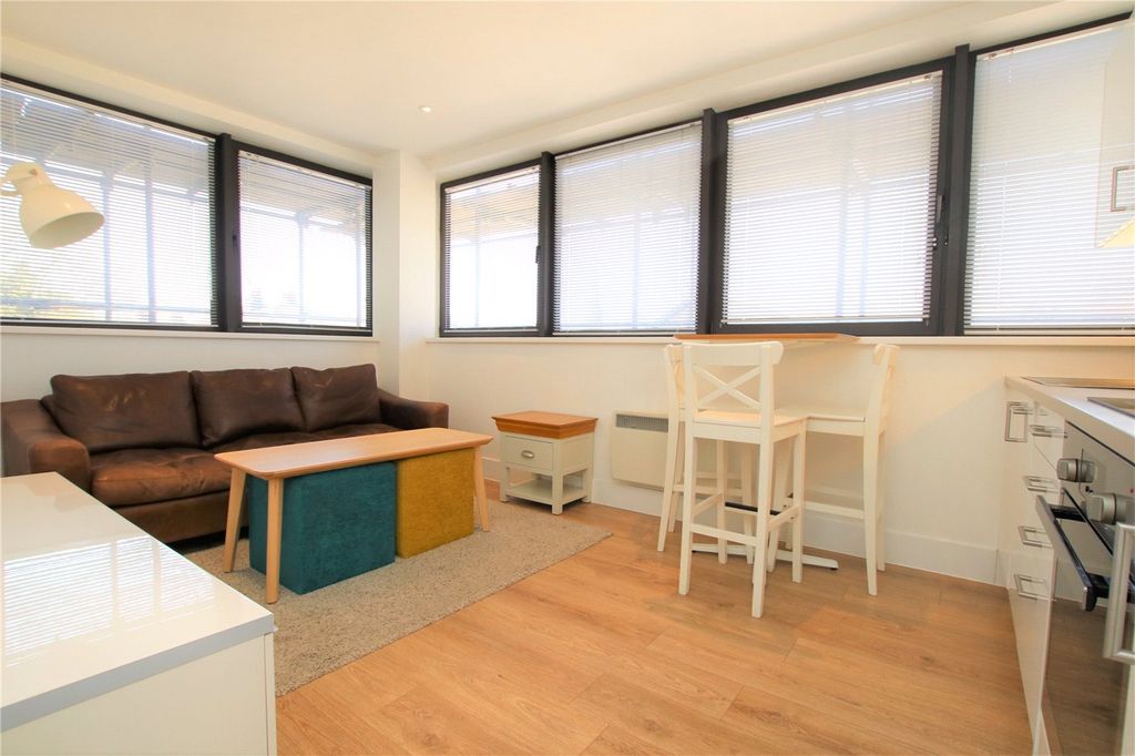 Property photo 2 of 6 Picture No. 10