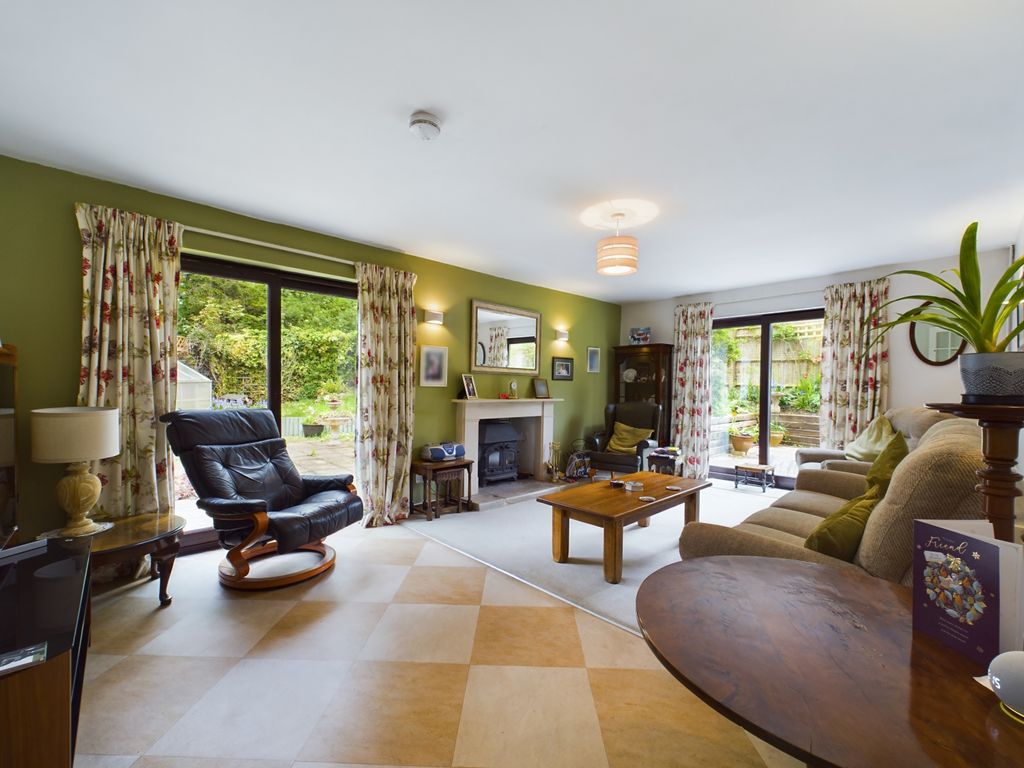 Property photo 2 of 14 Cam01740G0-Pr0030-Still004