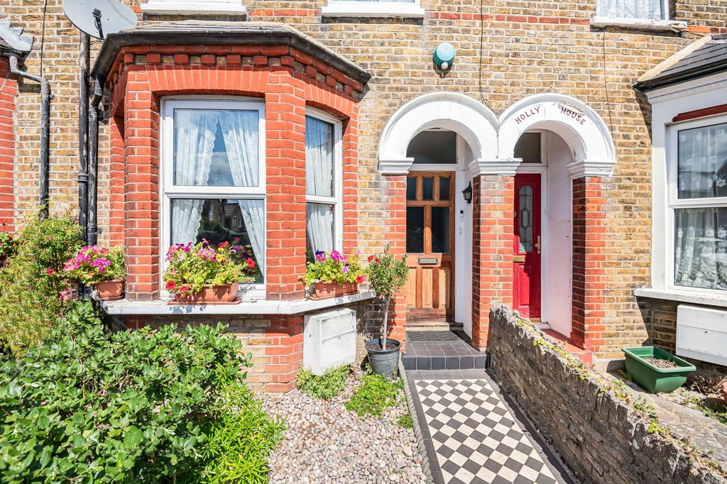 Property photo 1 of 32