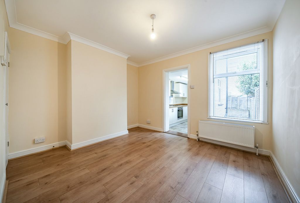 Property photo 1 of 14 1439605-17-69d8E9...