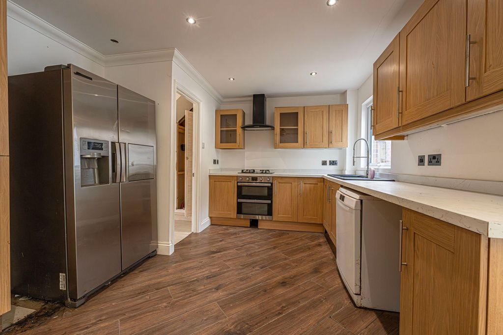 Property photo 2 of 30