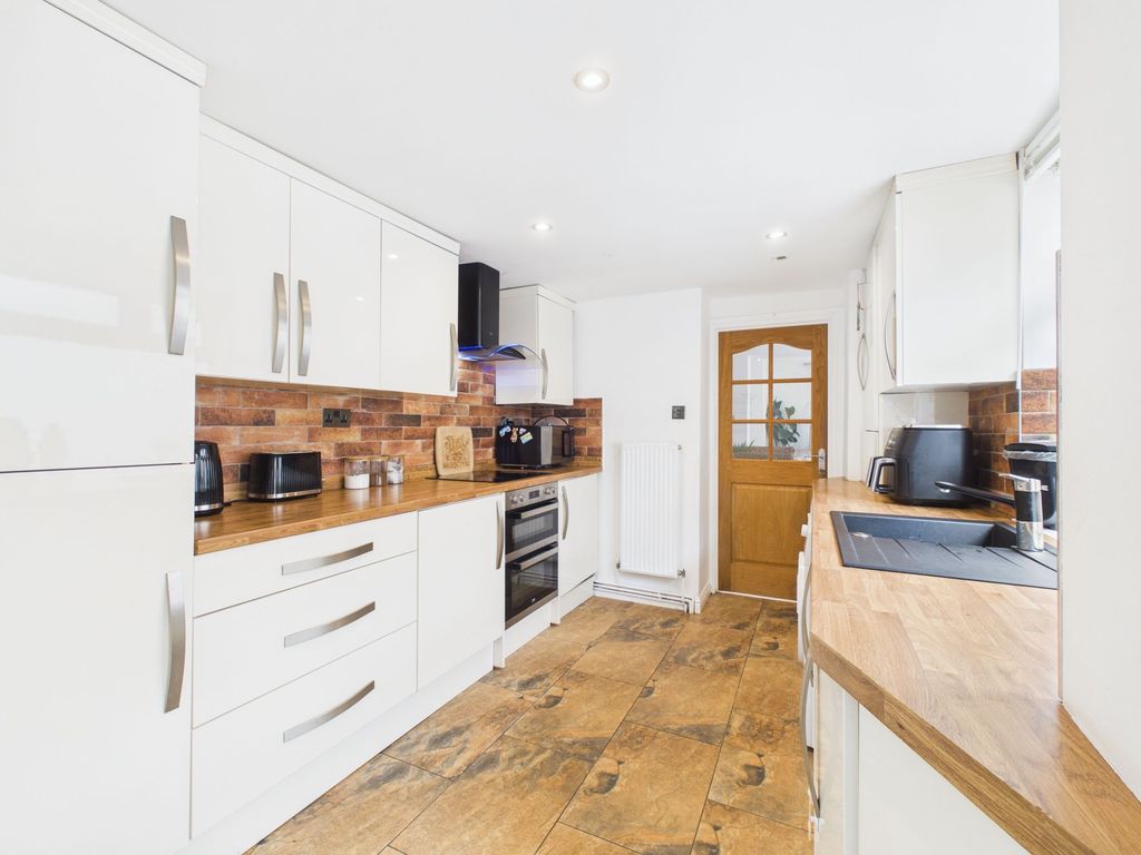 Property photo 3 of 33