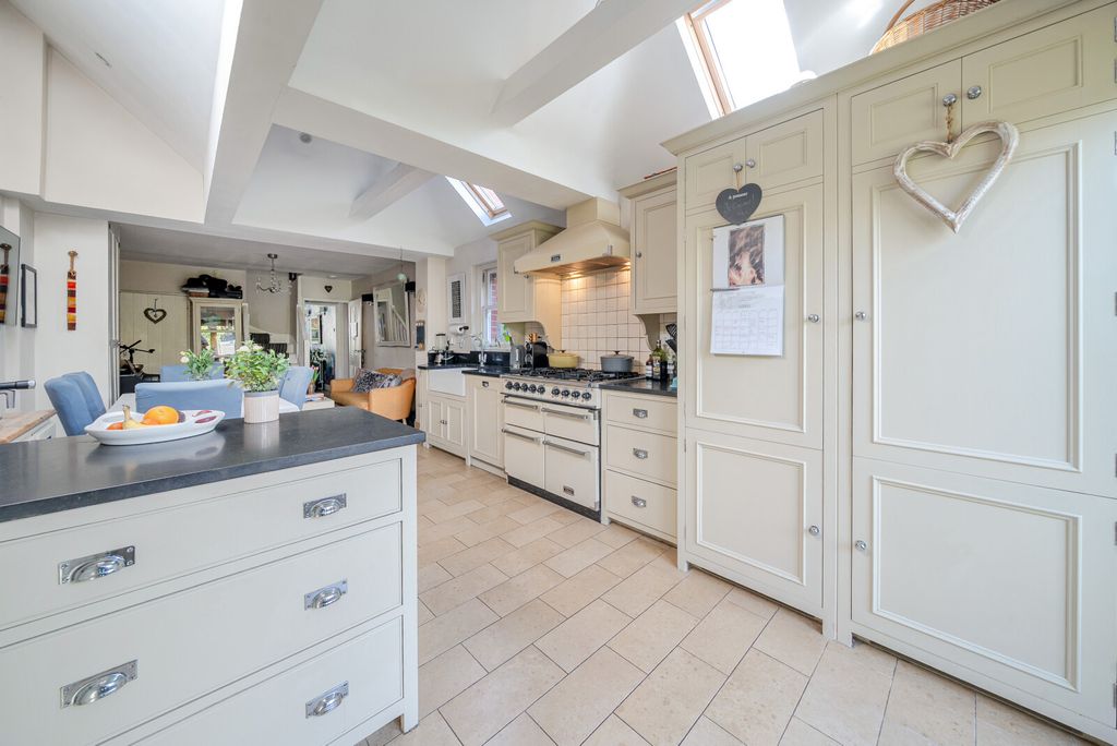 Property photo 3 of 14 Kitchen