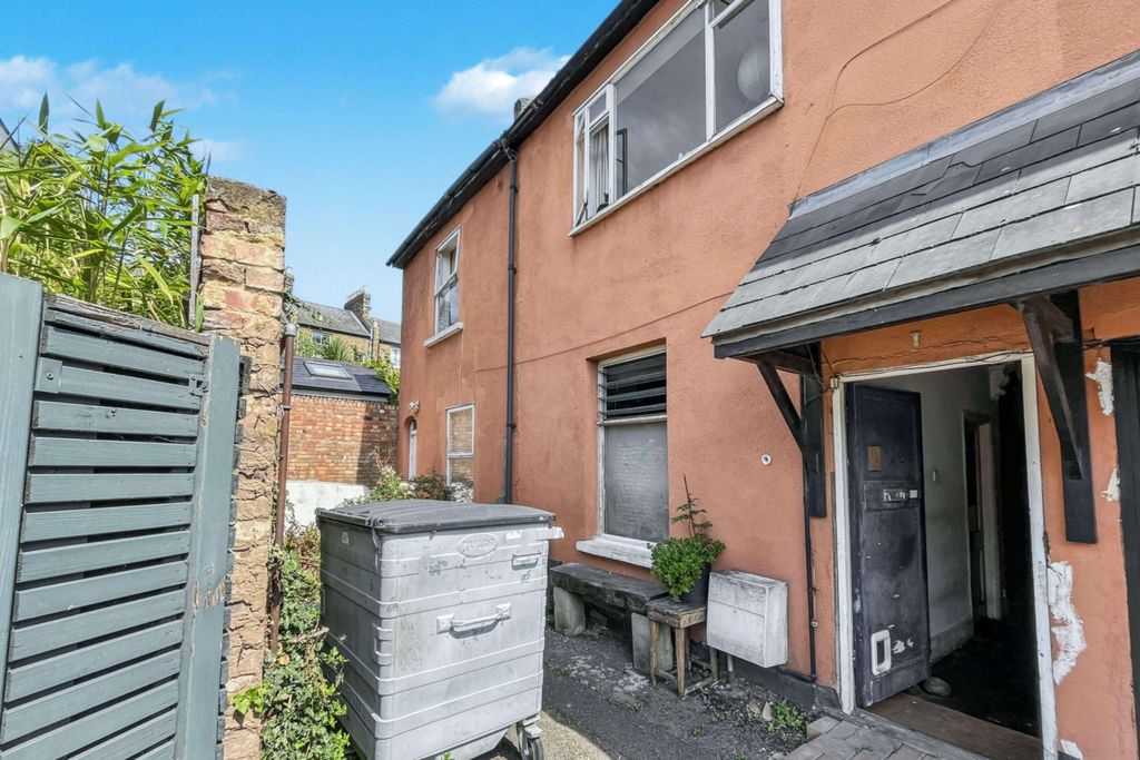 Property photo 2 of 9 351B Wandsworth Road, Battersea, London Sw8 2Jh