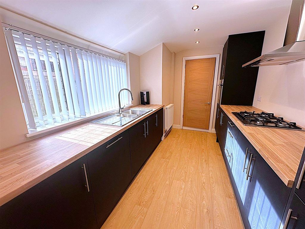 Property photo 3 of 19 555.Jpg