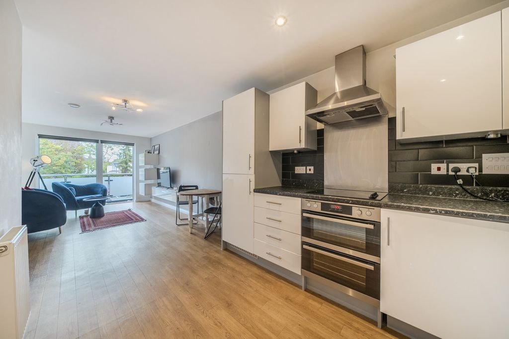Property photo 1 of 15 1361131-9-68Debb1...