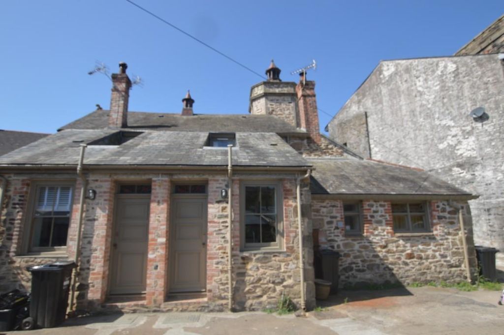 Property photo 2 of 15 Dsc_0041 (Medium).Jpg