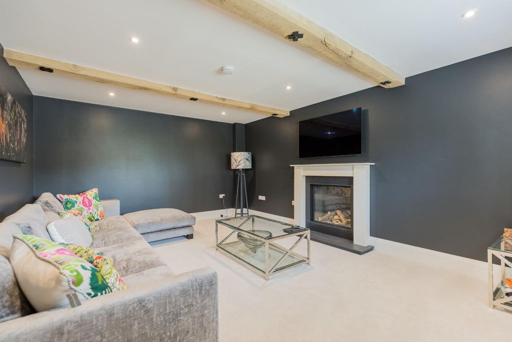 Property photo 3 of 34 Living Room