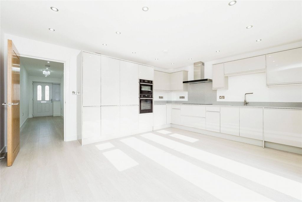 Property photo 3 of 16 Kitchen/Diner