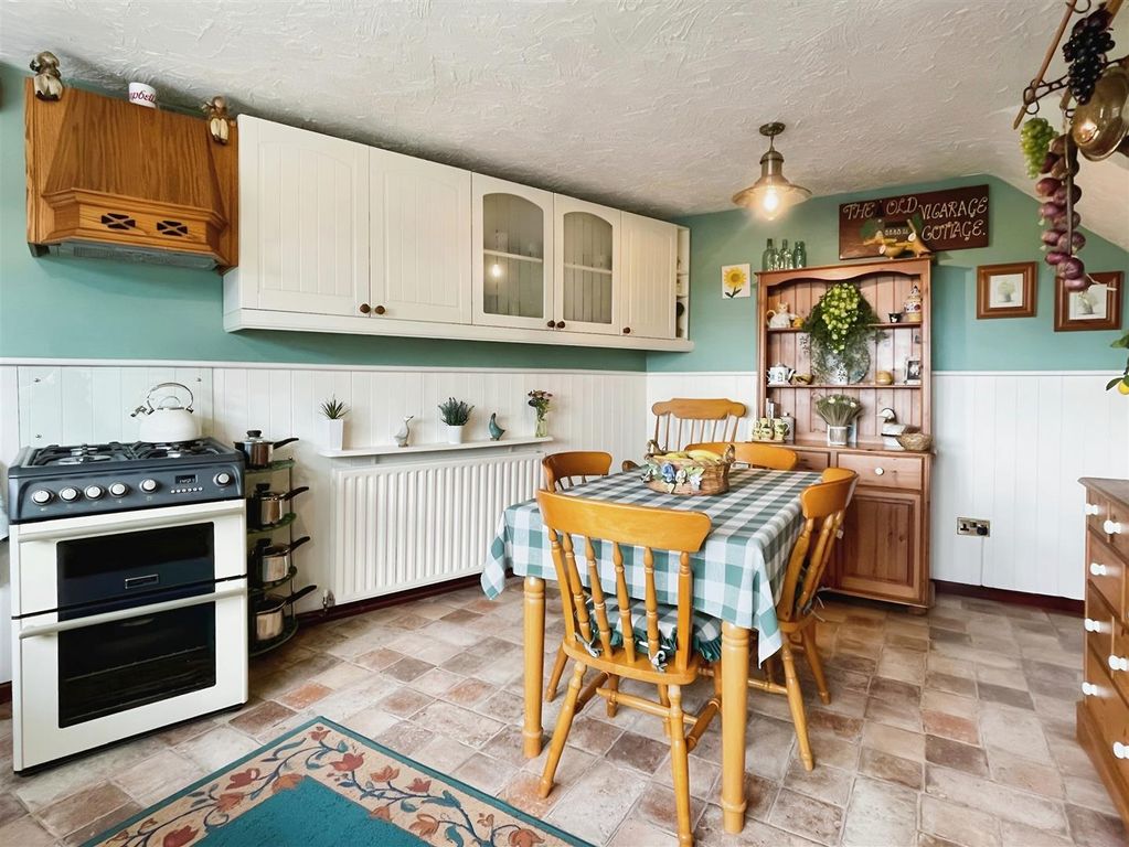 Property photo 2 of 27 Kitchen Diner