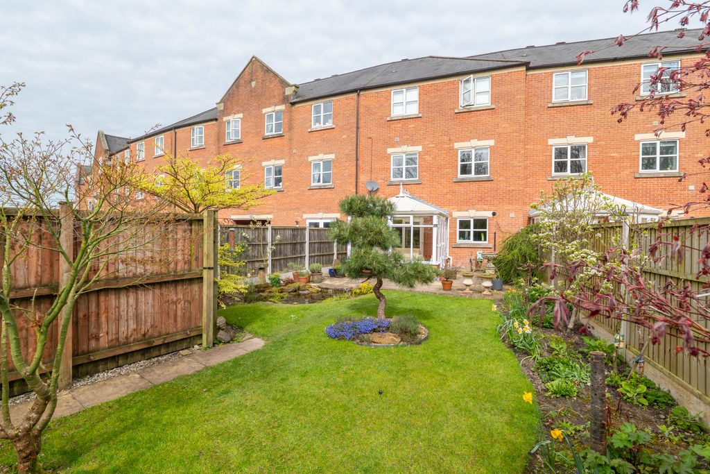 Property photo 2 of 15 Rear Aspect