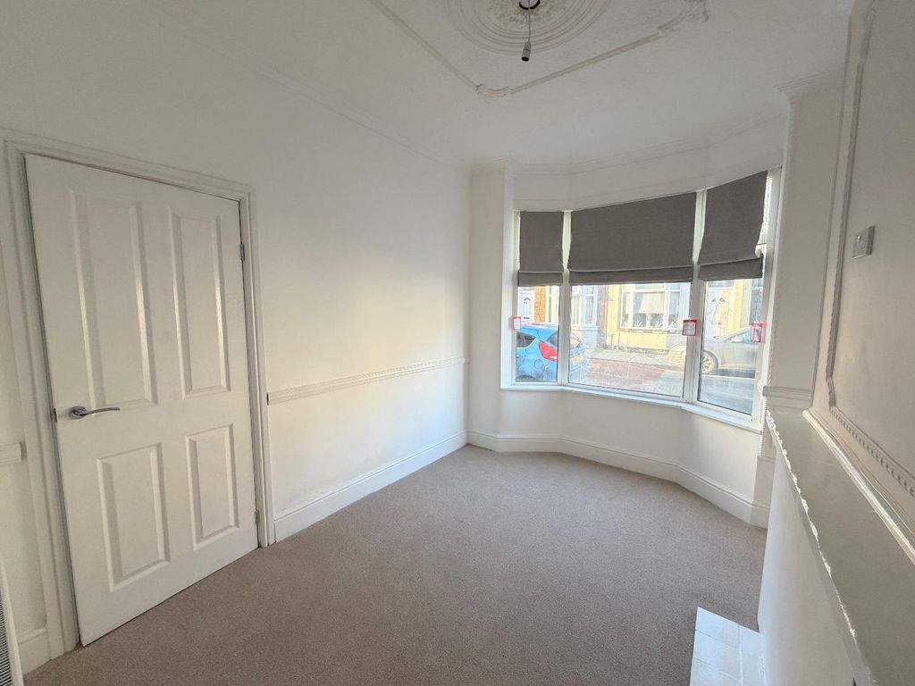 Property photo 2 of 9 Lounge