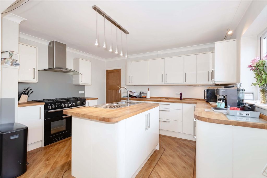 Property photo 3 of 23 Upper Brighton Rd_16.Jpg