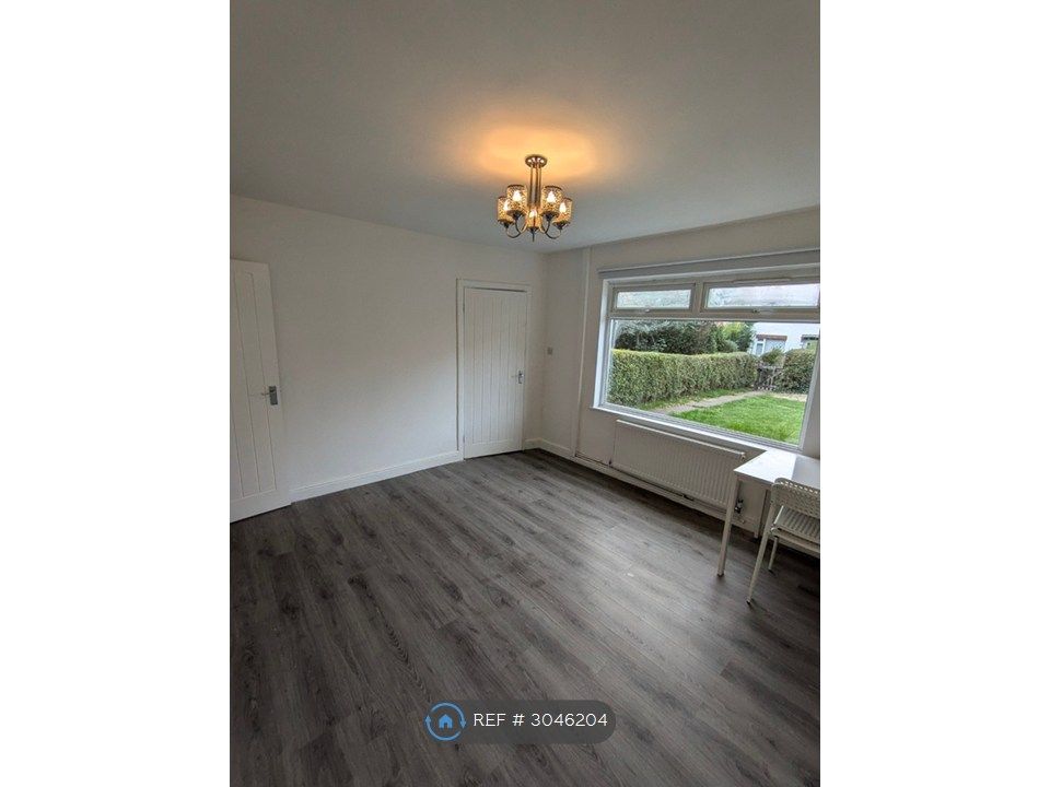 Property photo 3 of 19 Living Room