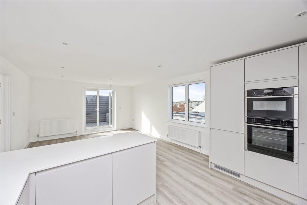 Additional image 12 of 2 bed flat to rentMontague Street, Worthing BN11