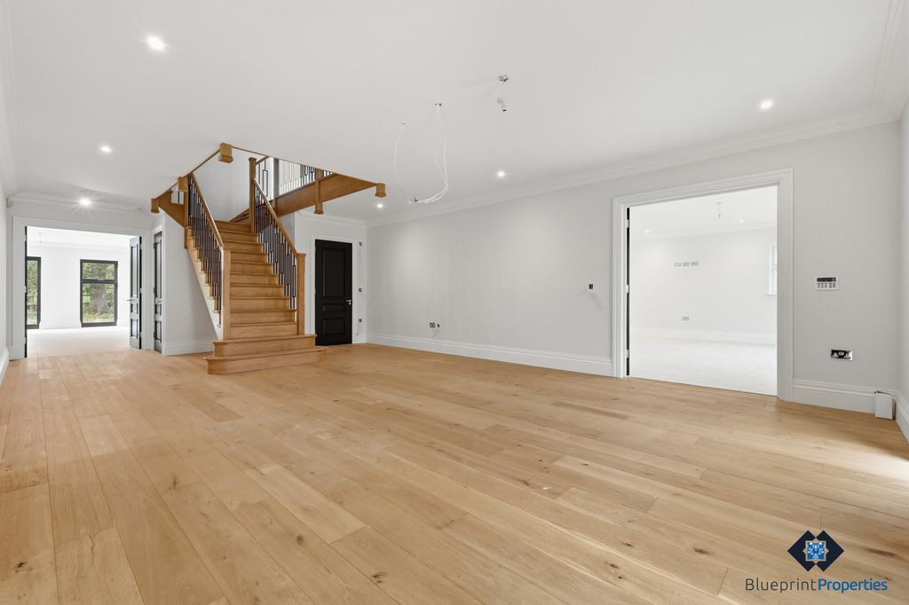 Property photo 2 of 37 Gallery