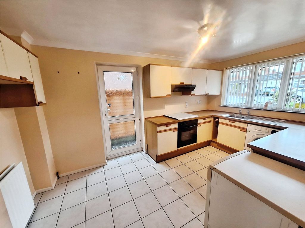 Property photo 3 of 15 Kitchen/Dining Room