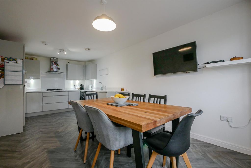 Property photo 3 of 16 Kitchen/Diner