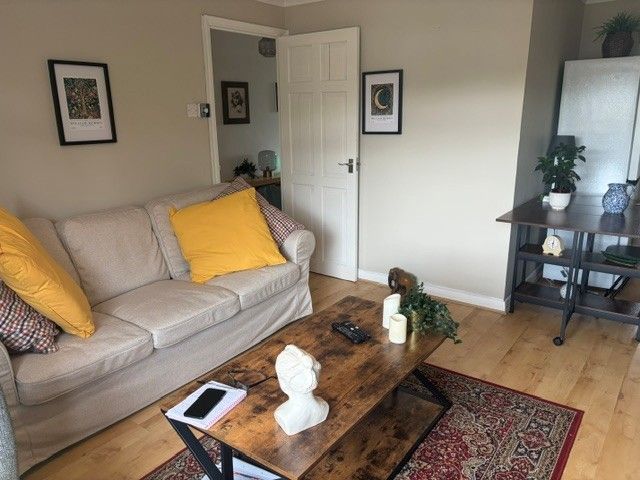 Property photo 2 of 6 122 Sycamore Living Room 1