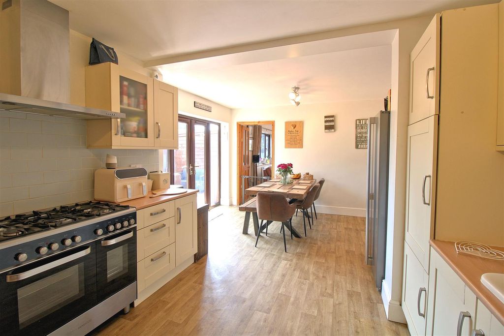 Property photo 2 of 32 Kitchen