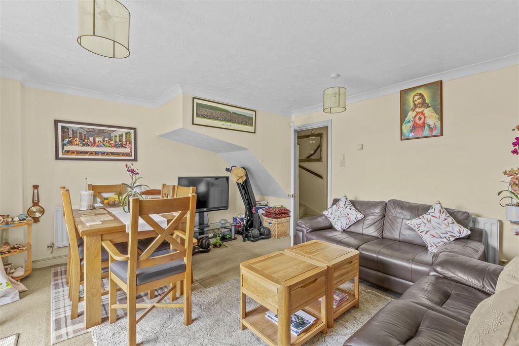 Property photo 3 of 14 142B Totteridge Road, Hp13 6Hz-8.Jpg