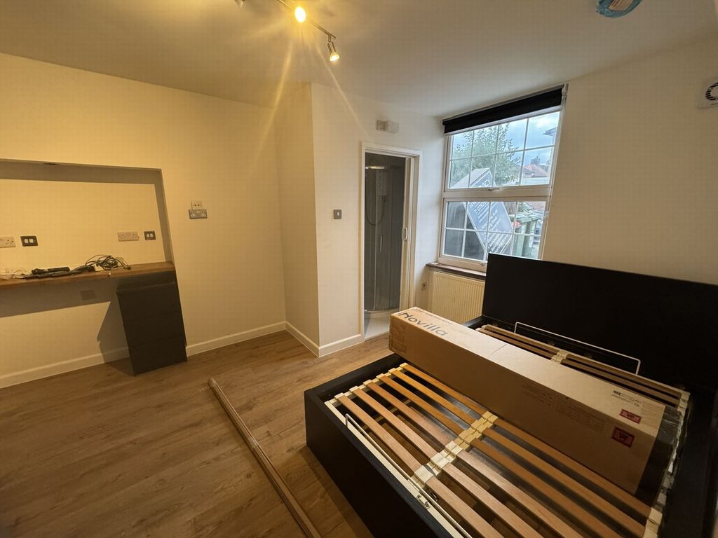 Property photo 1 of 8 Photo 3