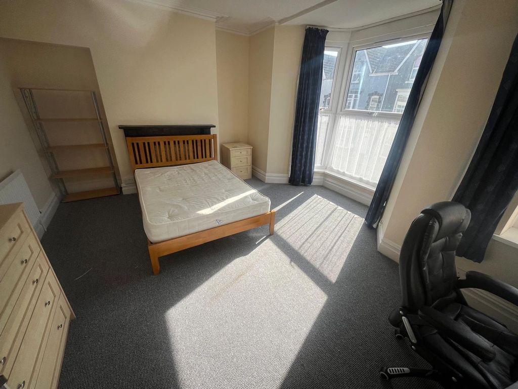 6 bed shared accommodation to rentGwydr Crescent, Uplands SA2 photo 5